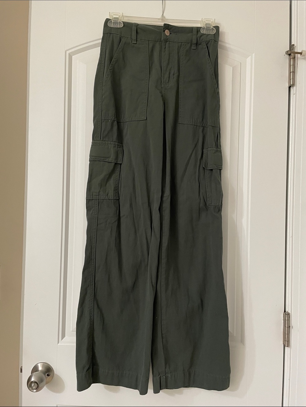 Wide Leg Cargo Pants in Olive Green